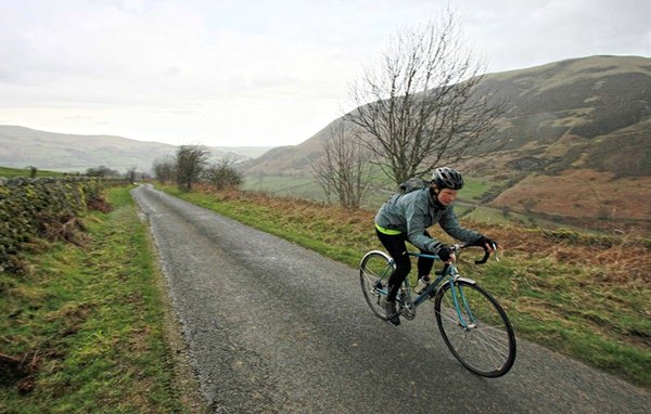 cyclist sprinting hill 600
