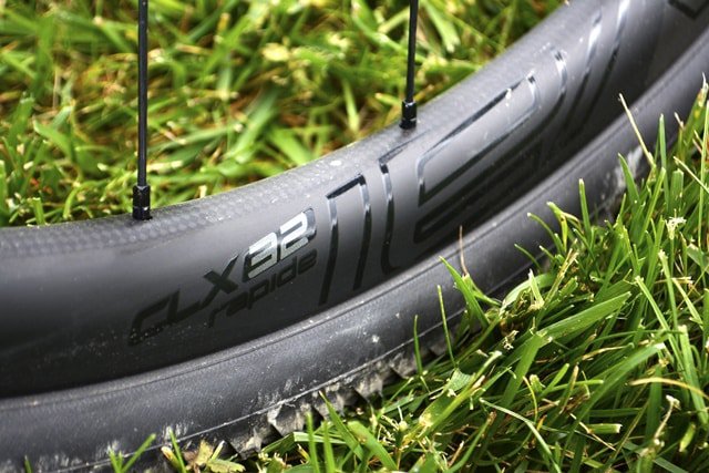 Axel spacing on the new Diverge is 12x142mm at the rear and 12x100mm on the front meaning Specialized have specced their Roval CLX32 carbon road wheels on this S-Works model.