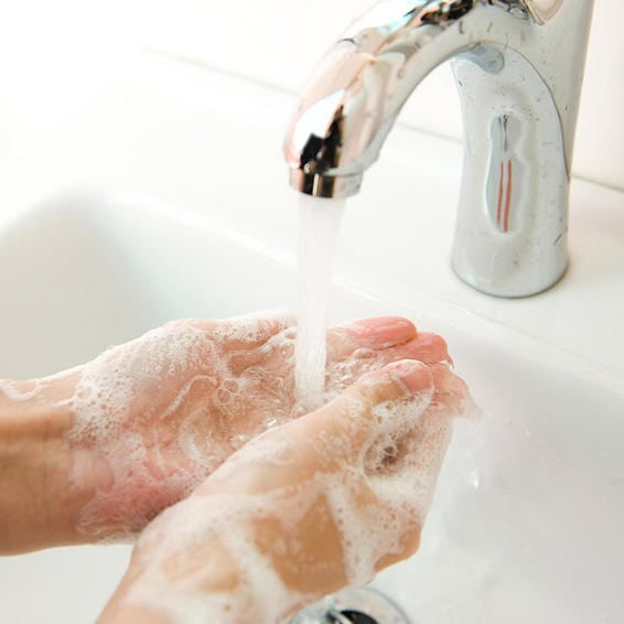 shutterstock_100776622-hand-washing-hxdbzxy