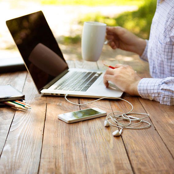 shutterstock_289151351-telecommute-alex-brylov