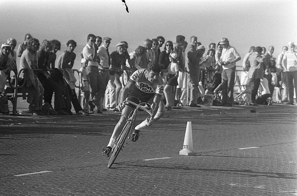 1024px-Proloog_van_Tour_de_France_in_Scheveningen,_tijdrit,_Raymond_Poulidor,_Bestanddeelnr_926-5189
