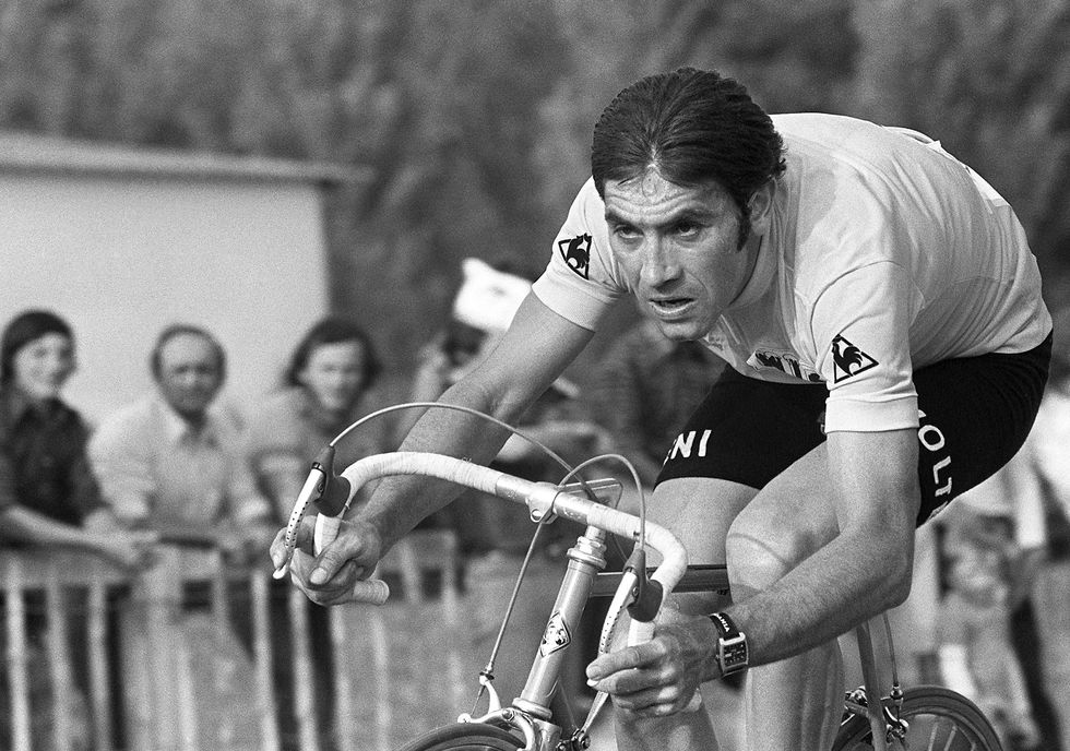 le-coureur-belge-eddy-merckx-fournit-son-effort-le-05-news-photo-1131976301-1560545956