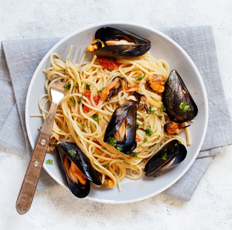 spaghetti-with-mussels-and-tomatoes-royalty-free-image-1626727294