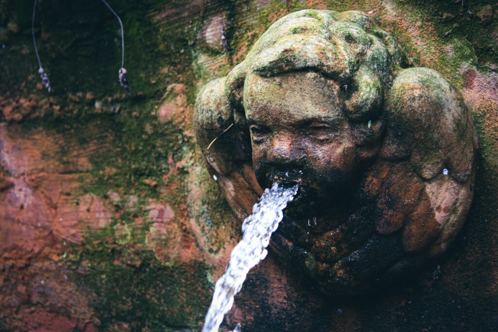glen-carrie-3KqGEedAagE-unsplash
