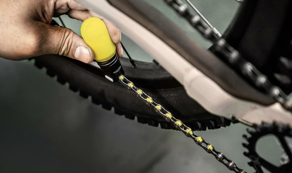 luberetta-yellow-wax-lube-application-drivetrain-lubrication