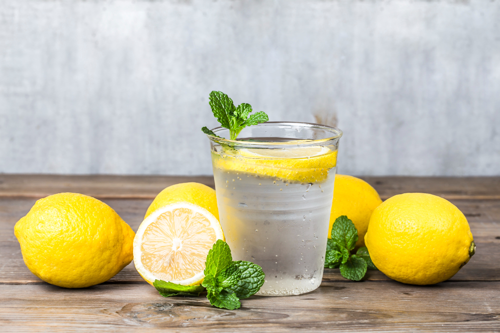 homemade-lemonade-with-fresh-lemon-mint