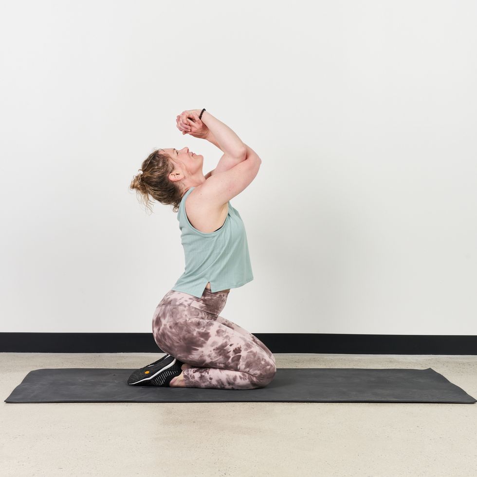 thoracic-mobility-adam-hoff-seated-eagle-arms-dynamic-stretch-716-1657733307