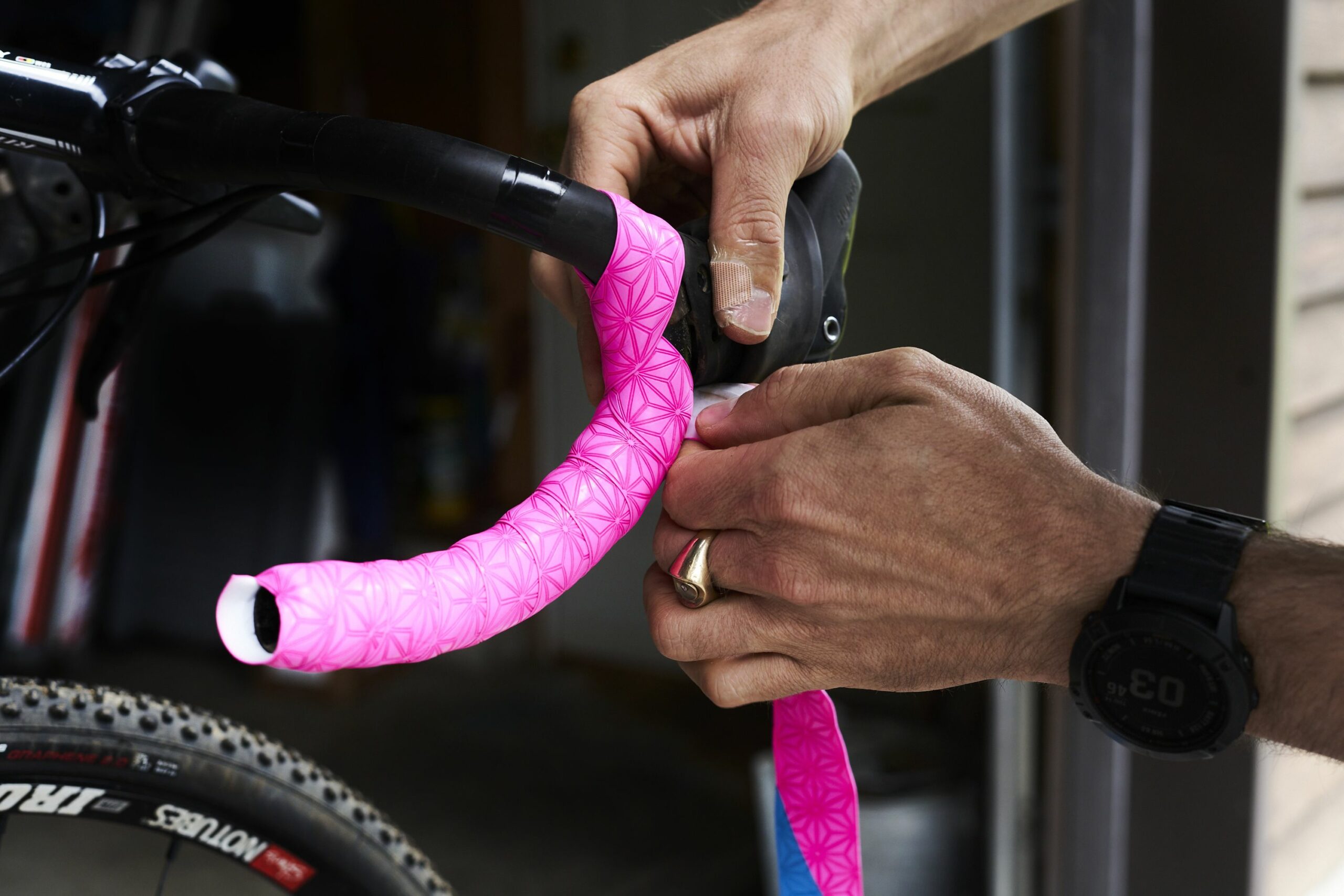 How To Replace Your Bar Tape - The Expert Way.