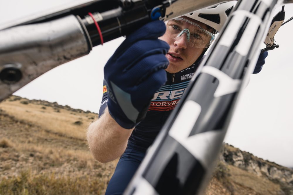 The new RockShox SIDLuxe IsoStrut on the Trek Supercaliber Gen 2