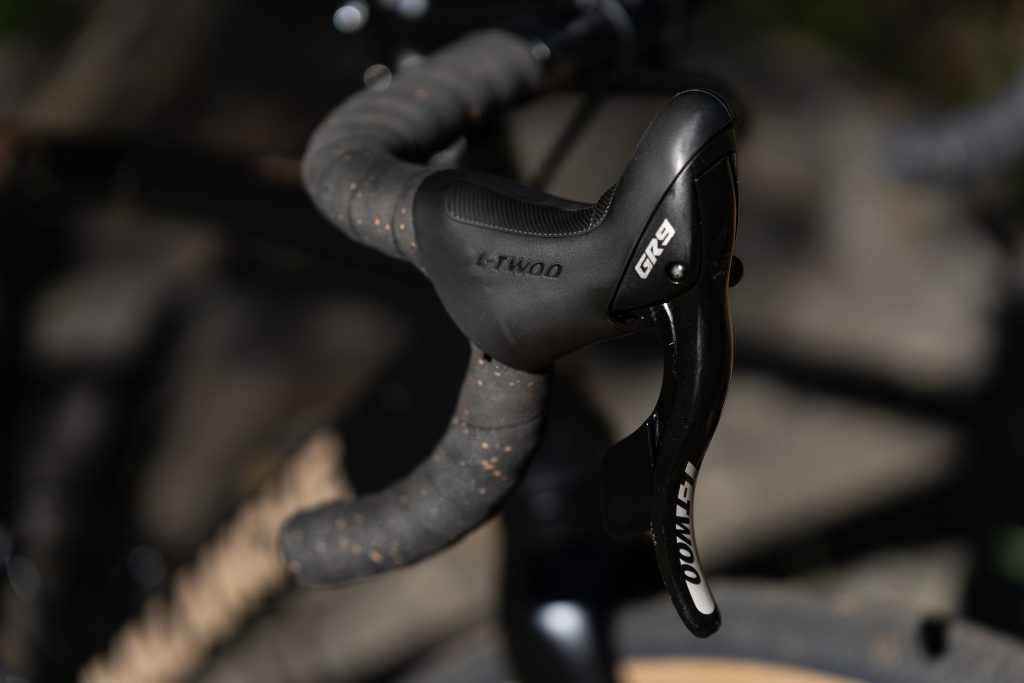 The brake hoods of the Avalanche Dust gravel bike