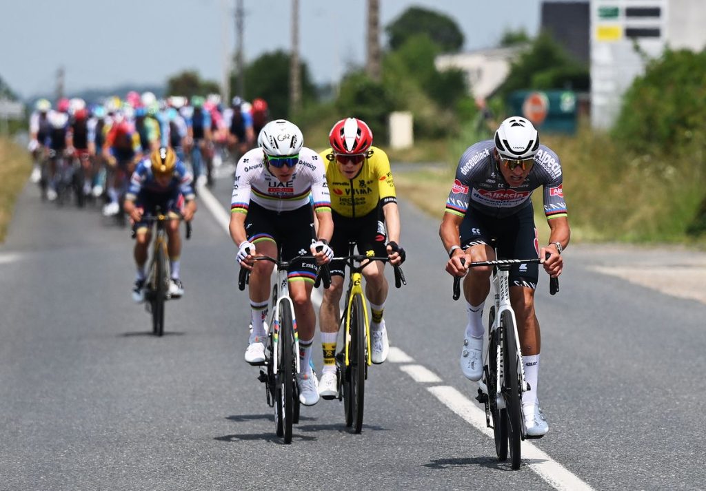 tadej-pogacar-of-slovenia-and-uae-team-emirates-xrg-jonas-news-photo-1750791607