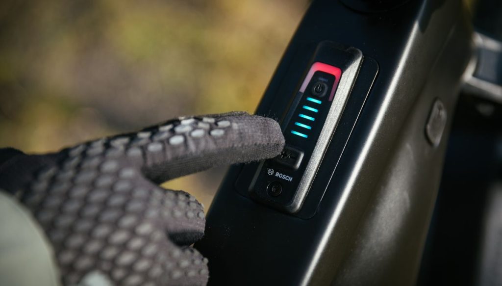 All Rail+ Gen 5 models feature Bosch’s Mini Remote and System Controller for changing modes, seeing assist level and checking battery life at a glance. 