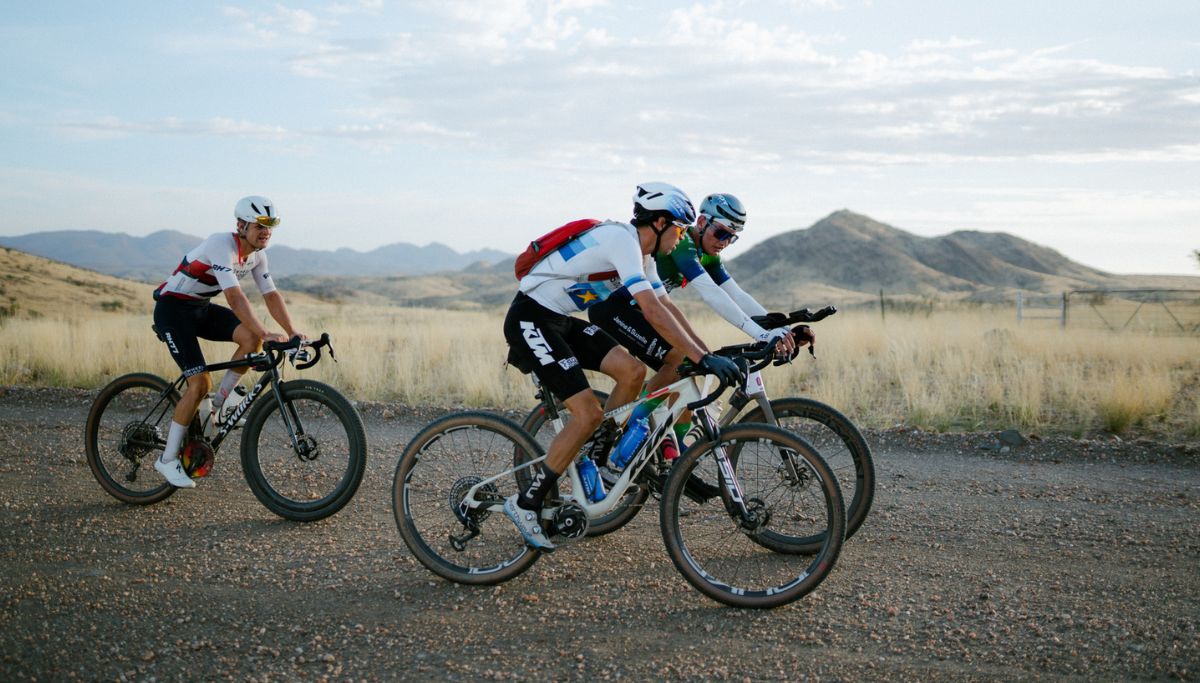 Drikus Coetzee (far left) collaborated with Andreas Seewald (foreground) and Daniel Loubser (following) for the best part of 100 kilometres between Check Points 1 and 2. Photo by NUKA NUKA.