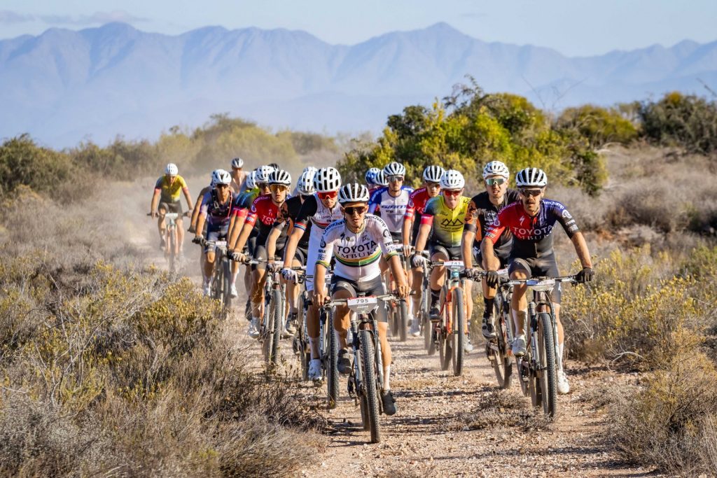 Route amendments for the 2026 edition led to a fast first 40 kilometres, which the top UCI Men ticked off in under 90 minutes. Photo by Oakpics.