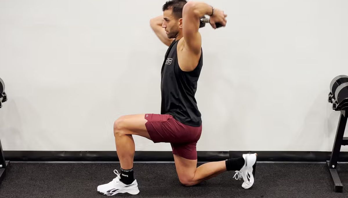 A dumbbell core exercise for cyclists