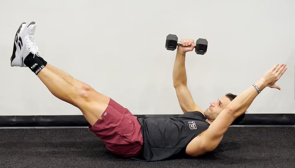 A dumbbell core exercise for cyclists