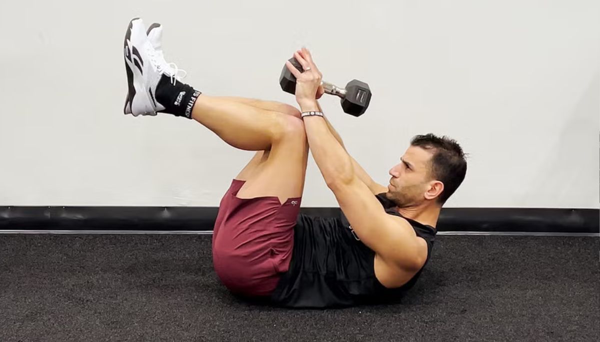 A dumbbell core exercise for cyclists