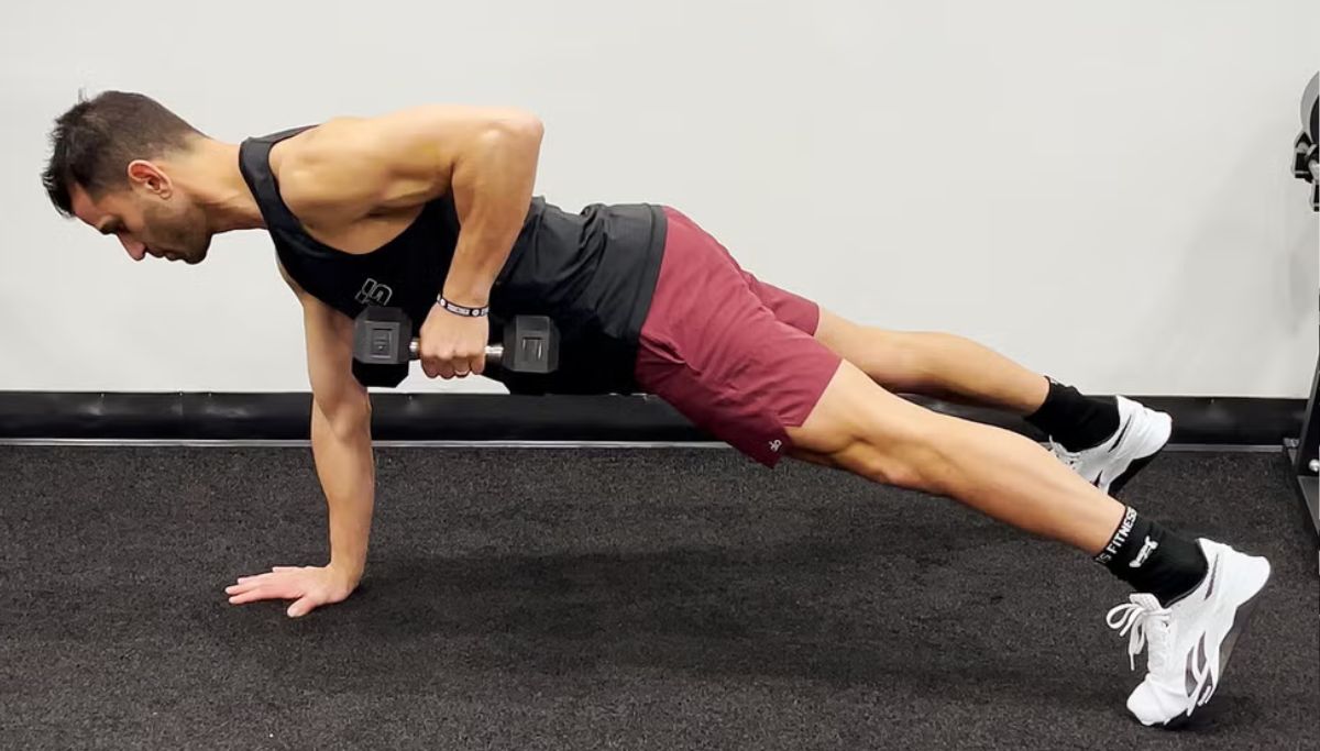 A dumbbell core exercise for cyclists