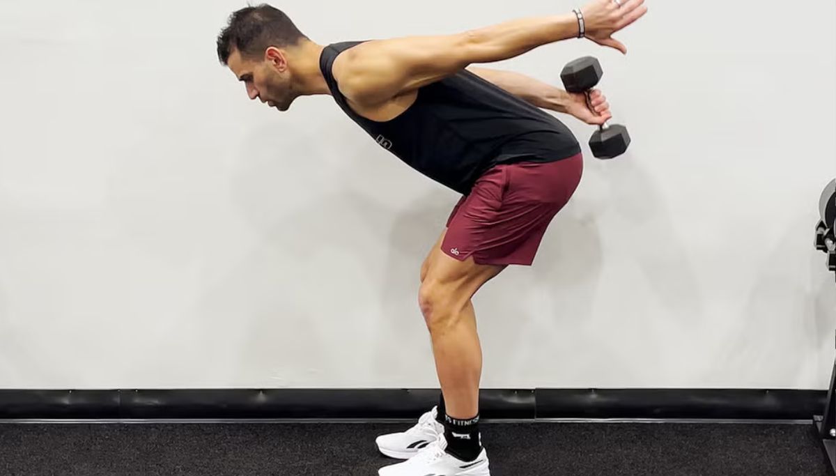 A dumbbell core exercise for cyclists