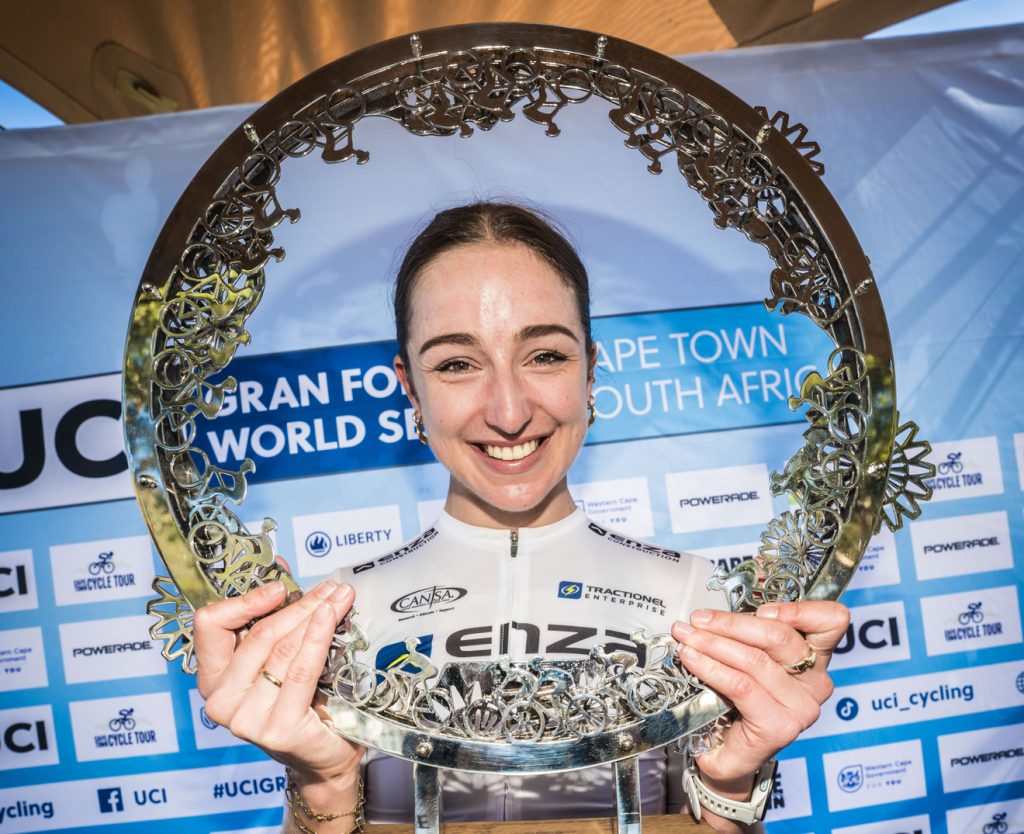 Lisa Bone and her Carrol Boyes trophy for winning the Cape Town Cycle Tour.