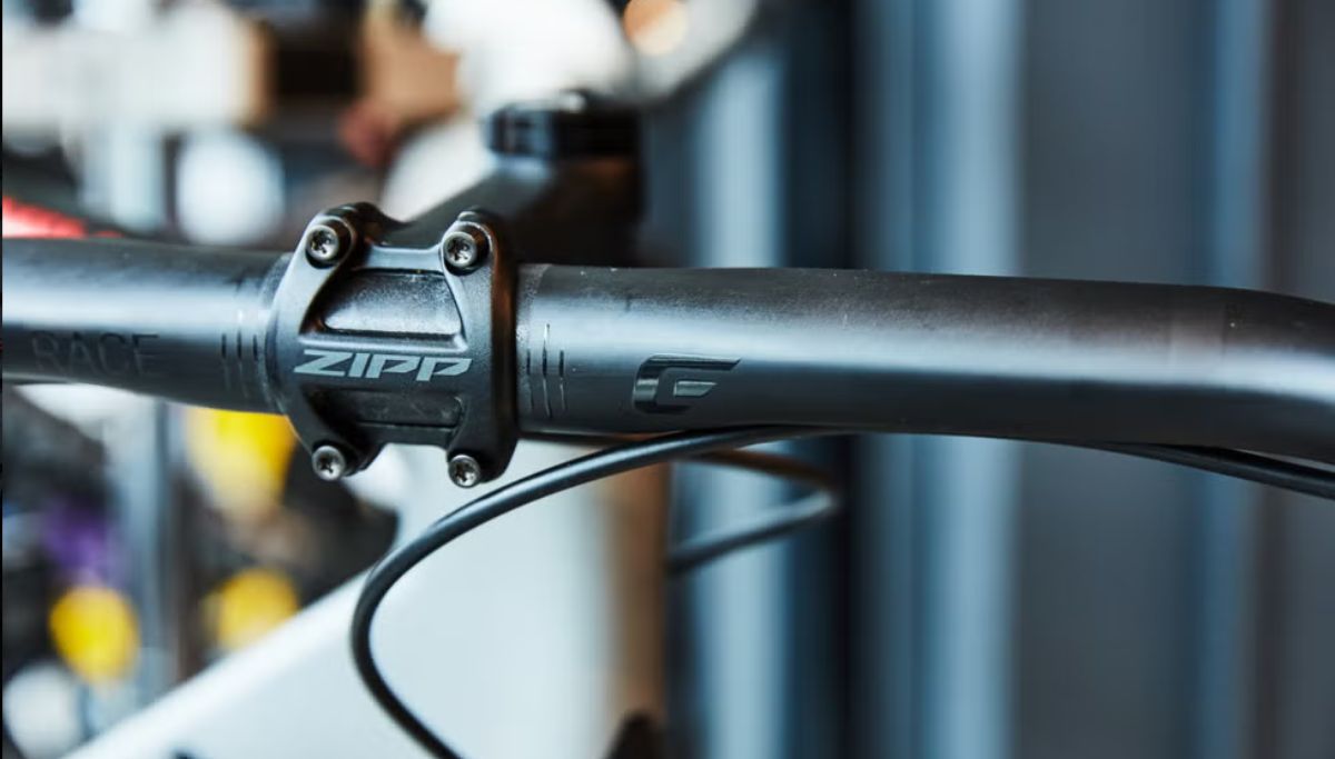 A bike handlebar clamp