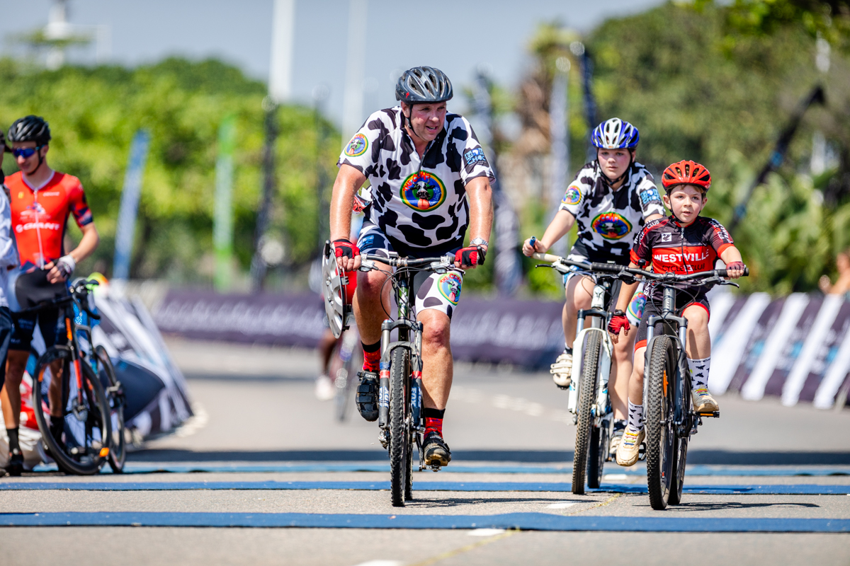 Cyclists finishing the Amahova cycle race