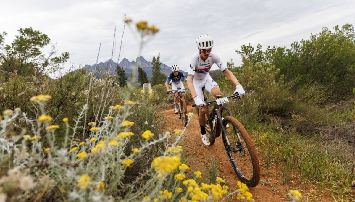 Marc Pritzen and Luke Moir managed to distance the rest of the leading men on the final climb, out of the Walvanpas Valley, to set up a two-way fight for victory.